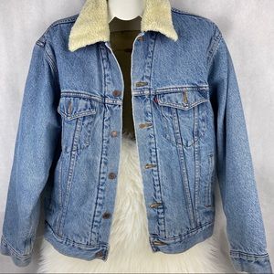 LEVI’S SHERPA JEANS JACKET